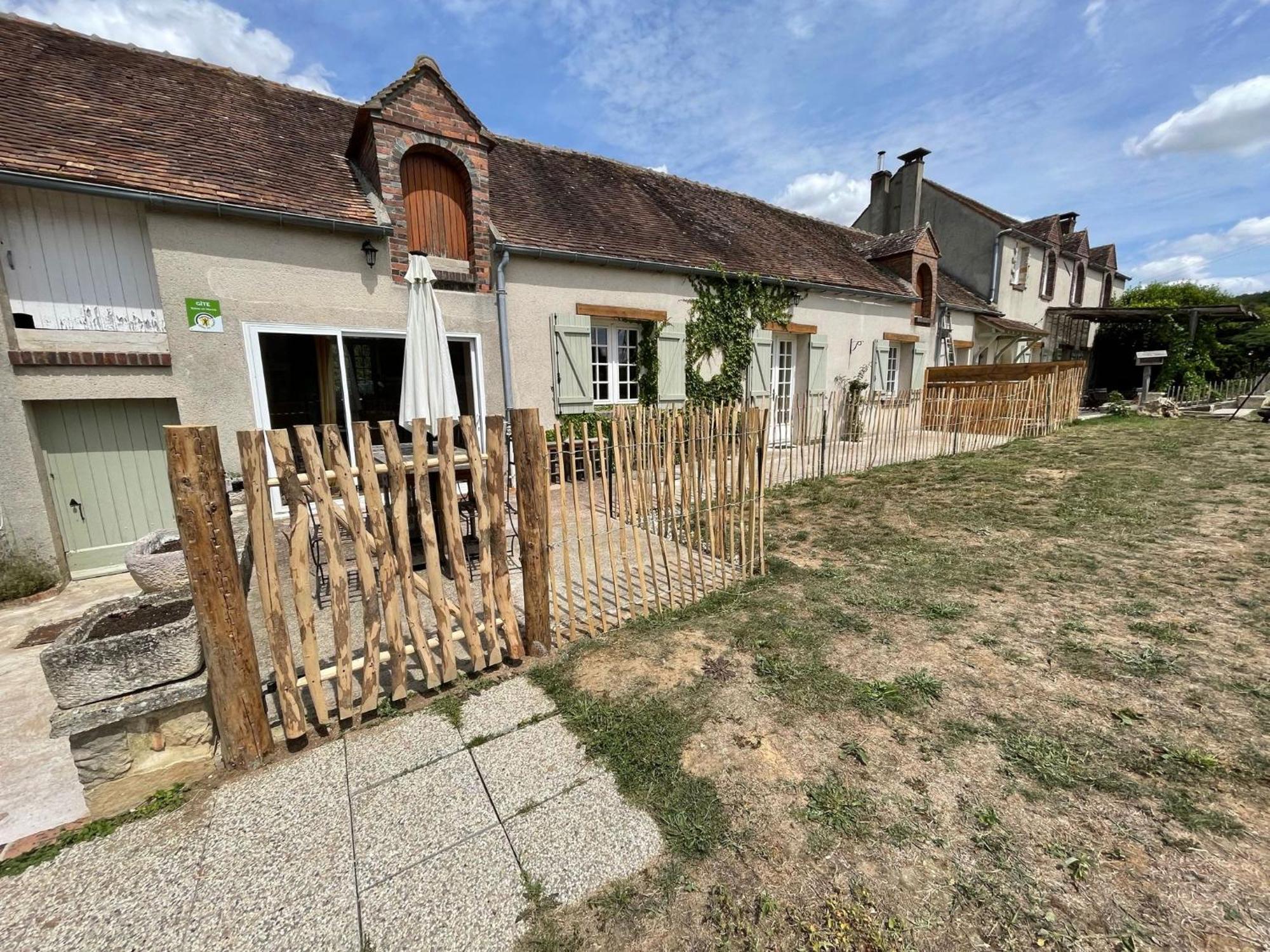 Le Gite De Gaia Hotel Villemer  Exterior foto